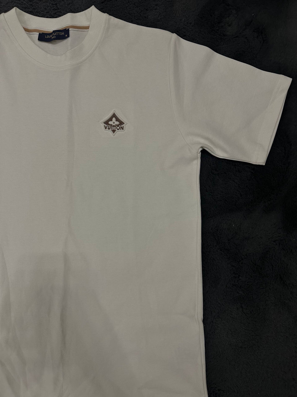 Tricou LV
