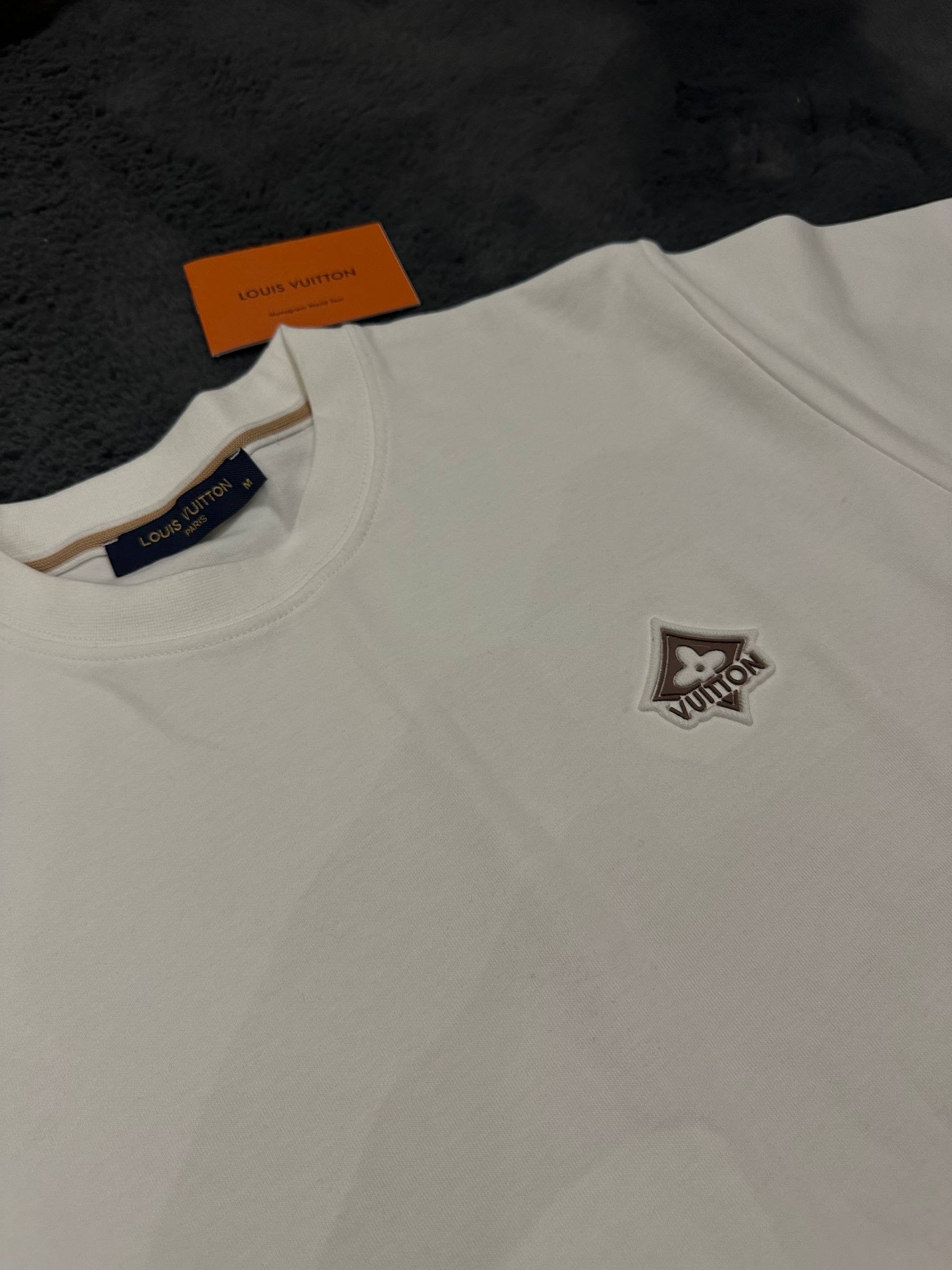 Tricou LV
