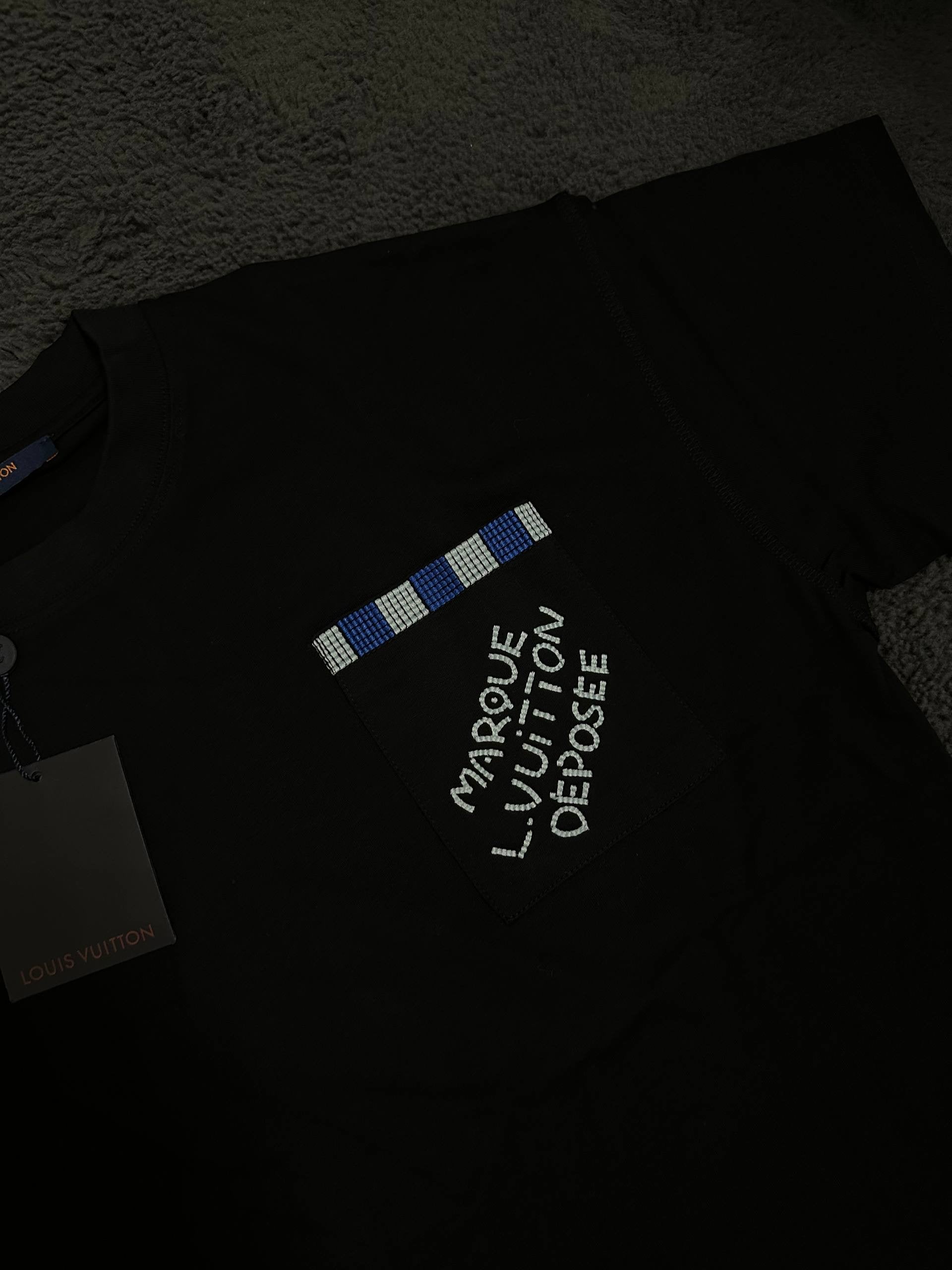 Tricou LV