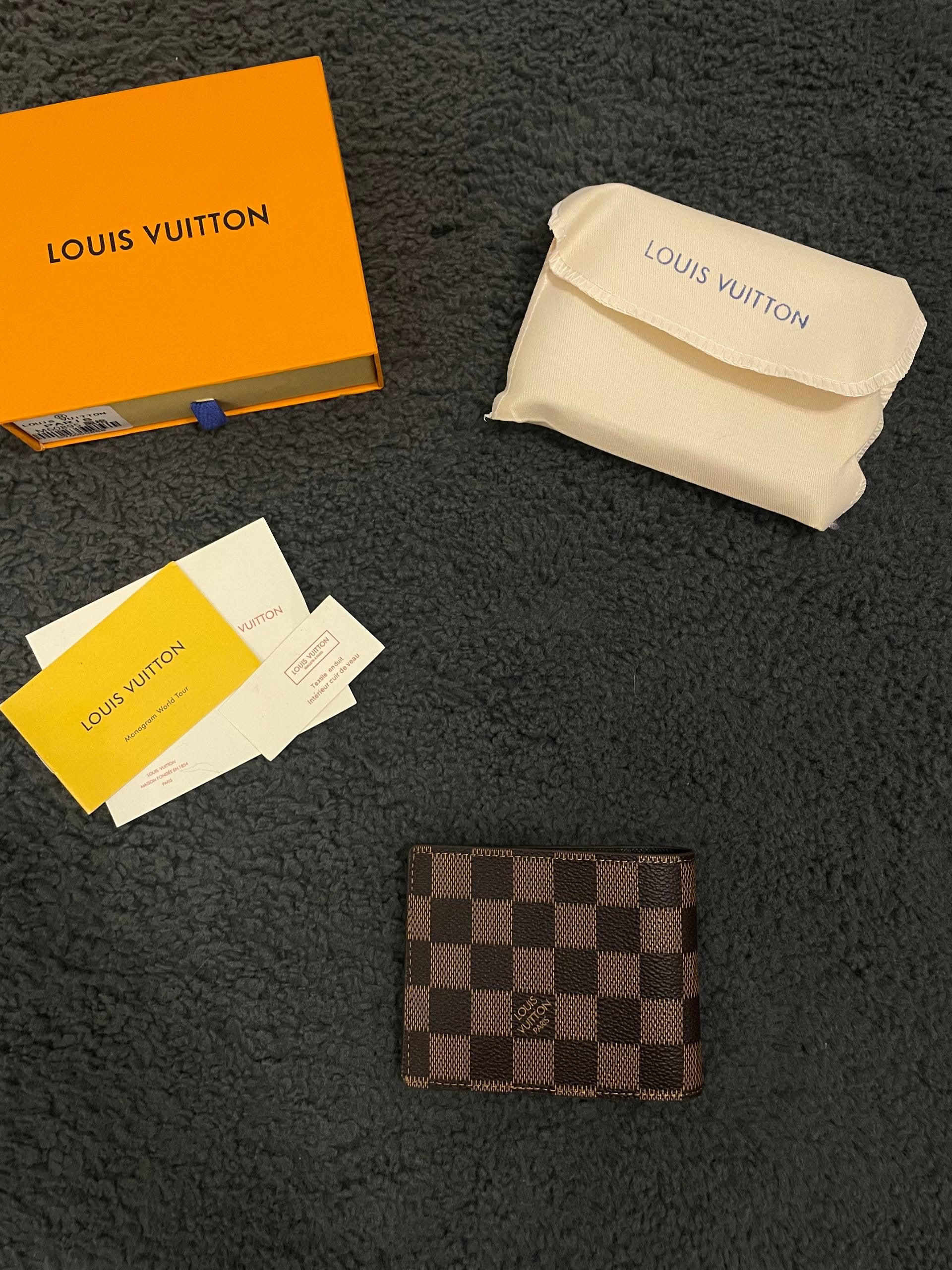 Portofel LV