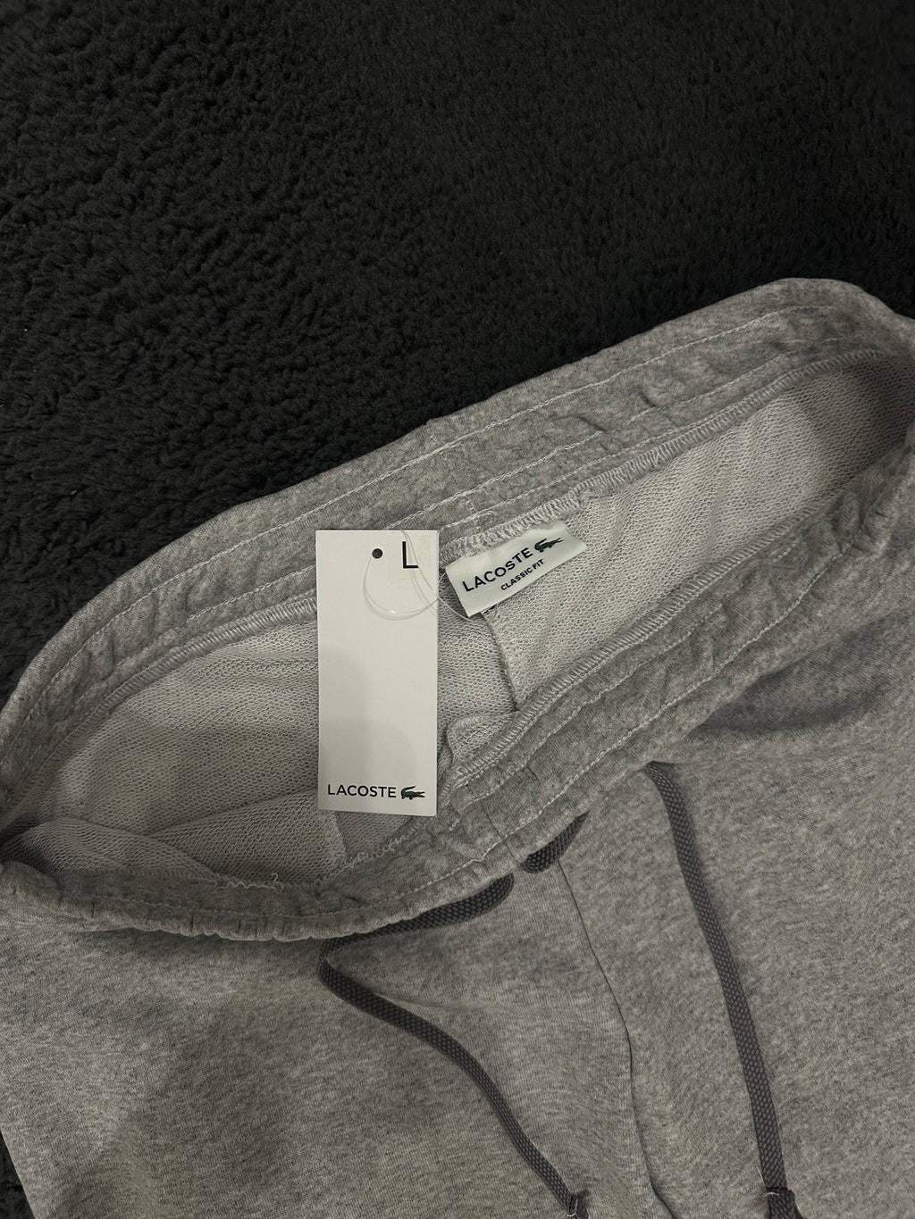 Sorti Lacoste
