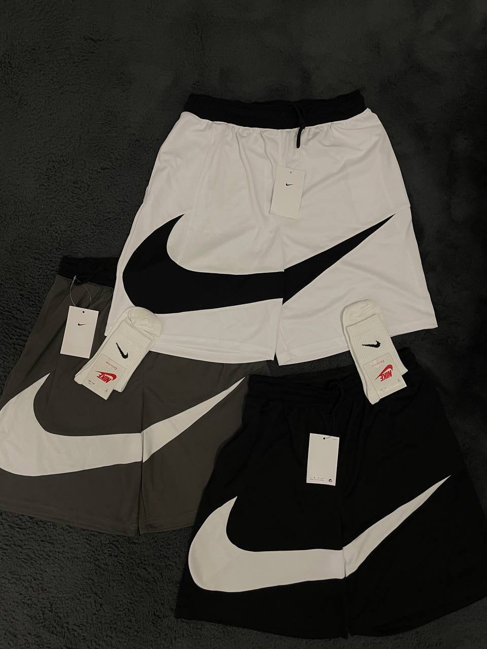 Șorți Nike bandă neagră