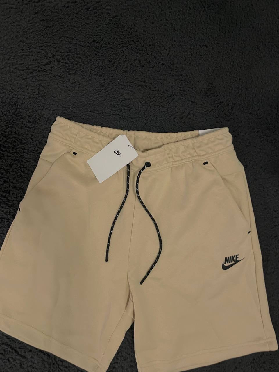 Șorți Nike bej