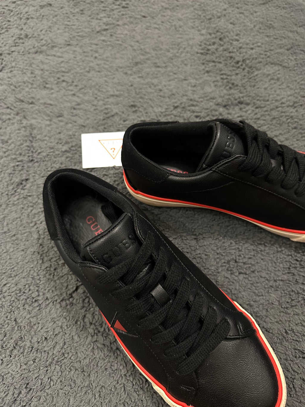 Încălțăminte Guess