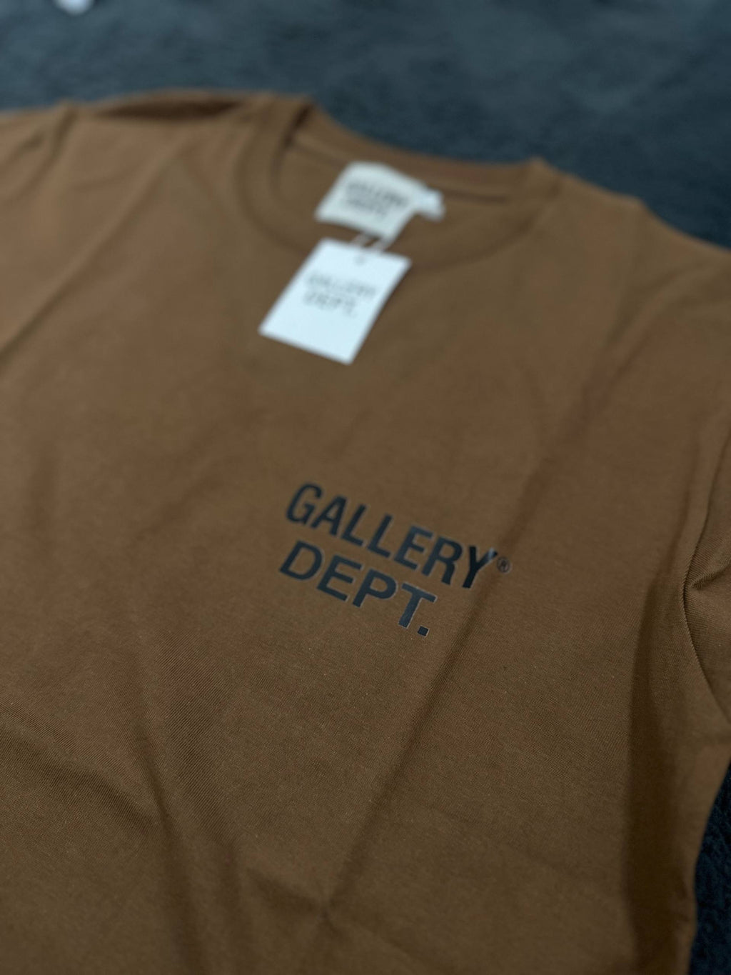 Tricou Gallery Dept