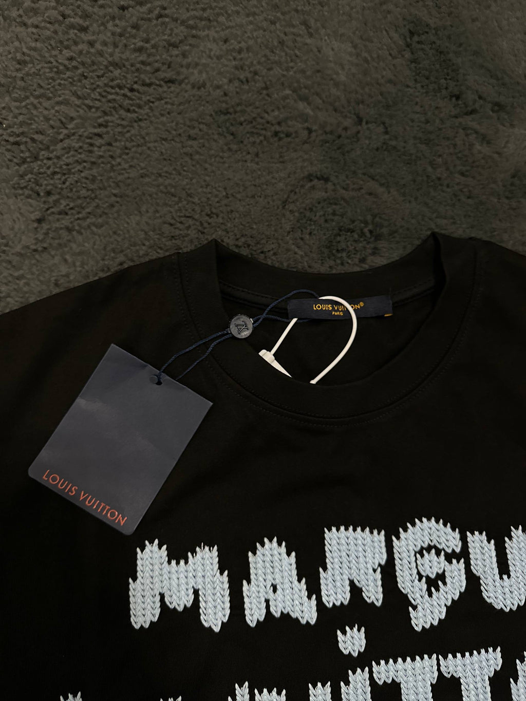 Tricou LV