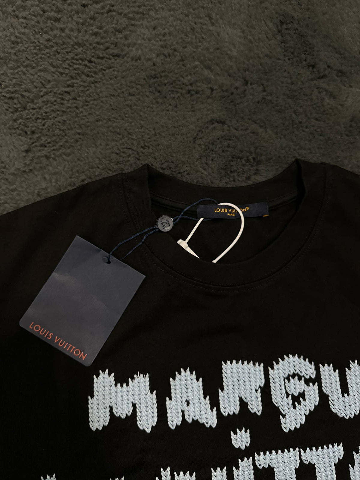 Tricou LV