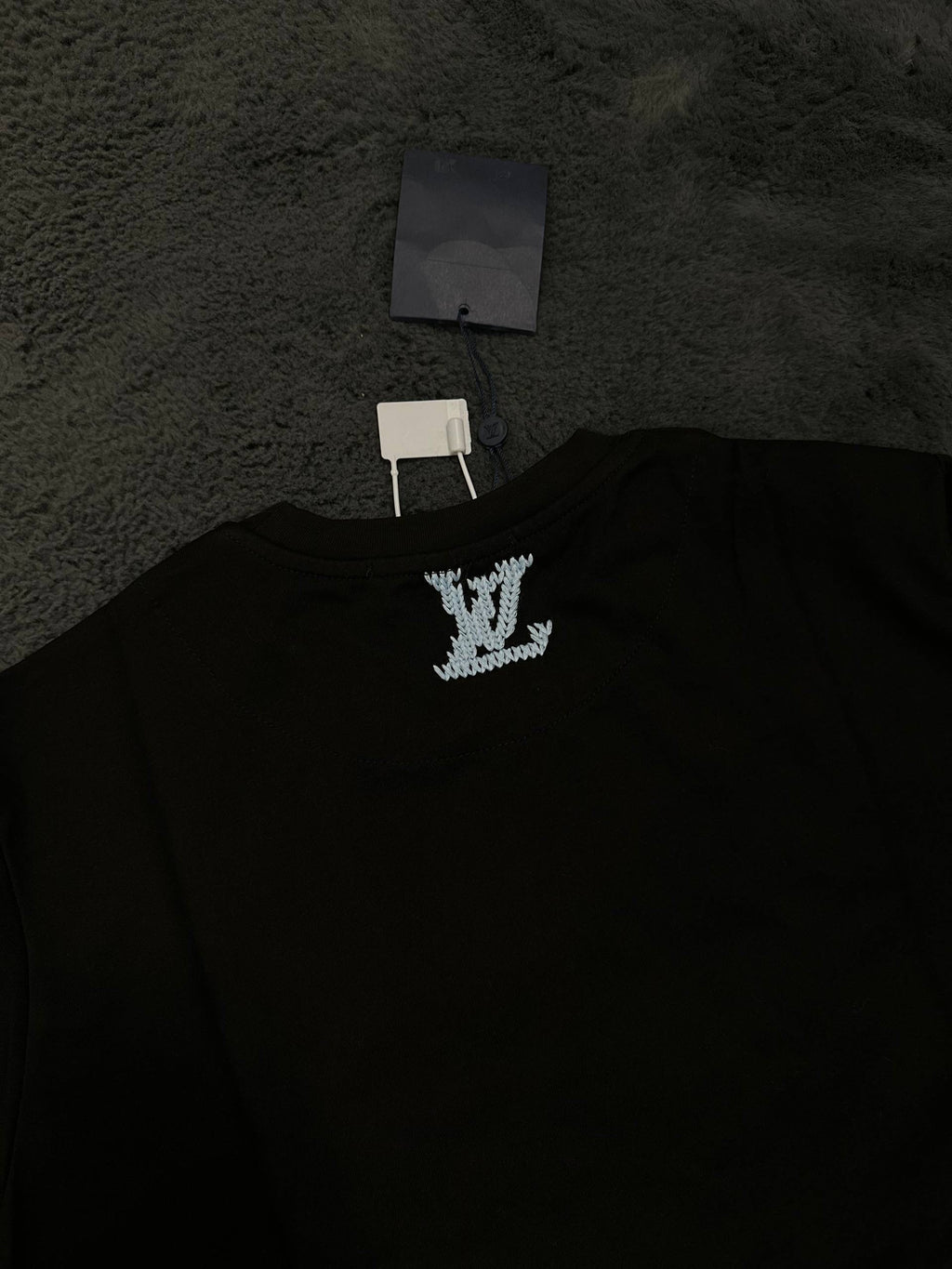 Tricou LV