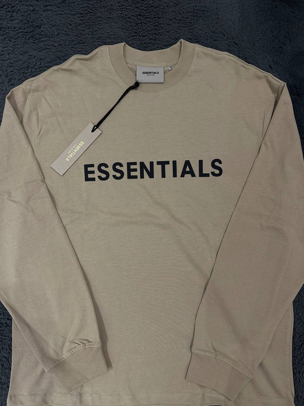 Pulover Essentials